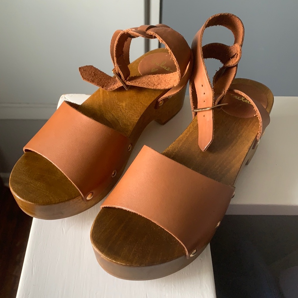 Lulus size 7 platform heels wood and leather